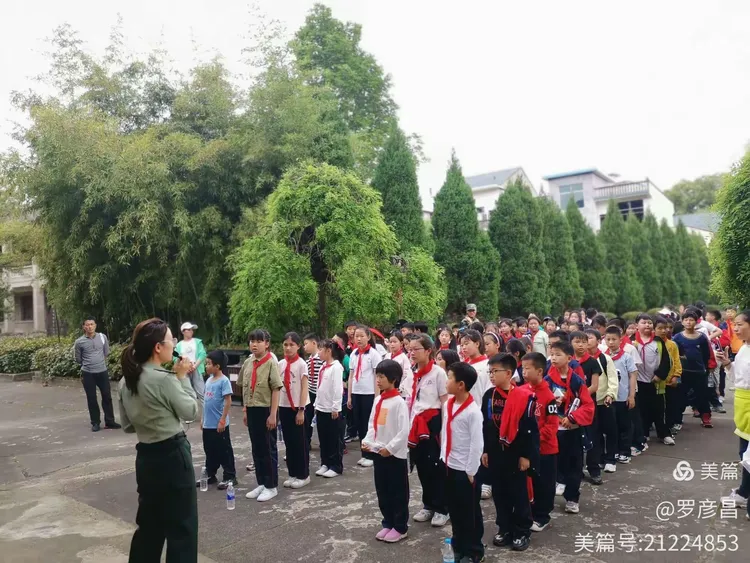 弋阳县谢叠山小学红心向党